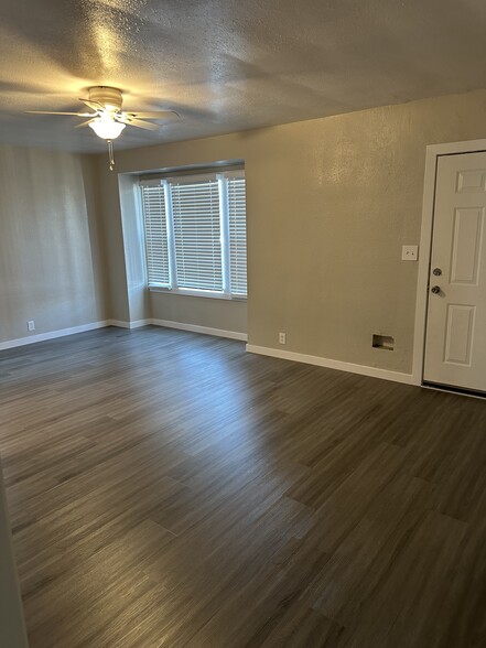 Living Room - 10526 S Budlong Ave