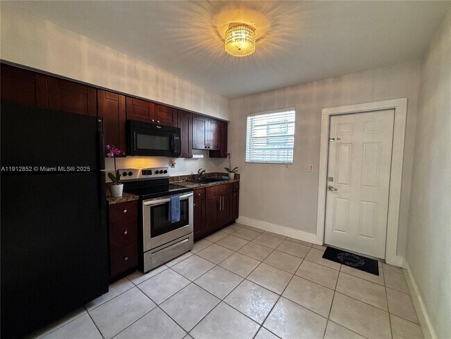 Building Photo - 2982 SW 25th St