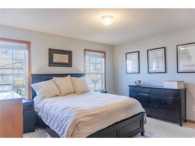 Building Photo - 916 Parkside Blvd