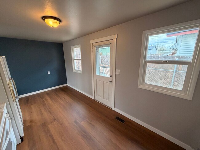 Building Photo - 3106 N Lidgerwood St