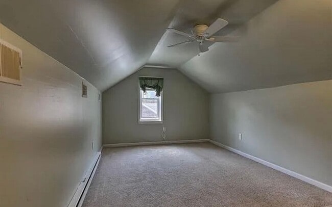 Building Photo - 3 Bedroom Home