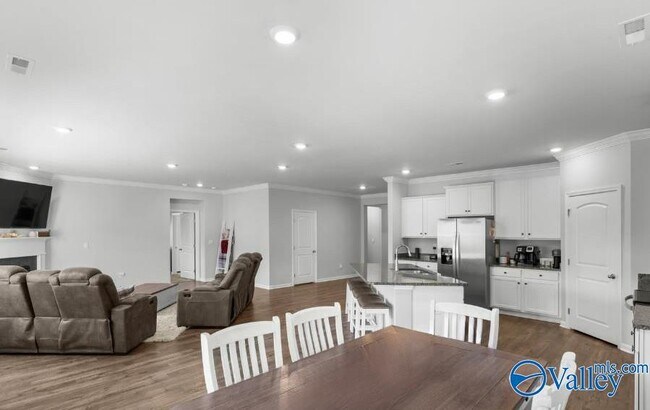 Building Photo - 123 Barn Trail Way