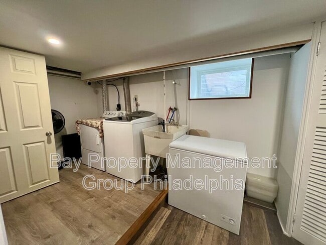 Building Photo - 1243 Wilson Dr