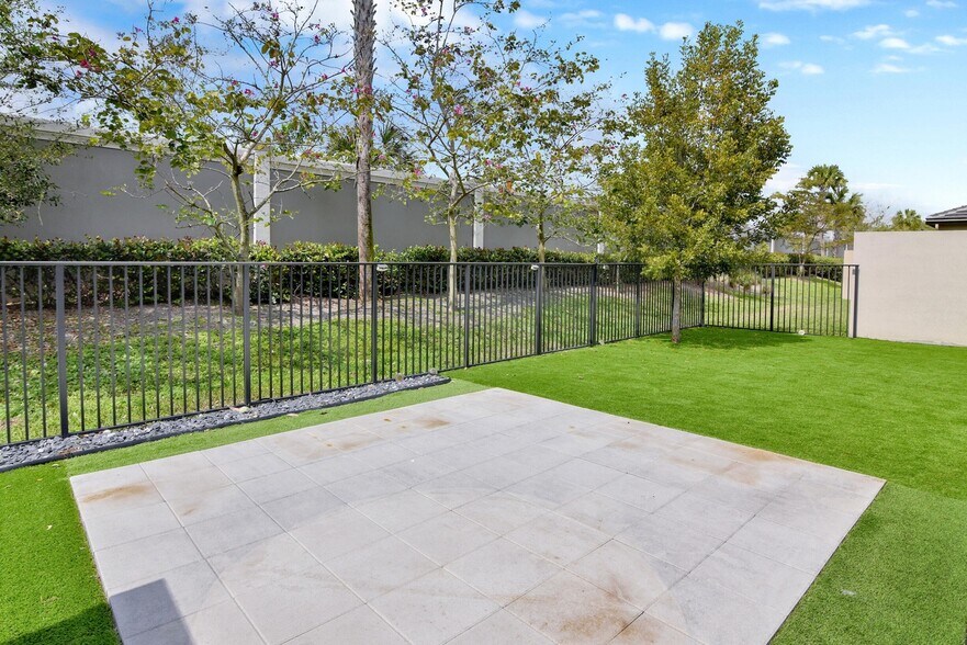 Building Photo - 6091 Yerba Buena Ct