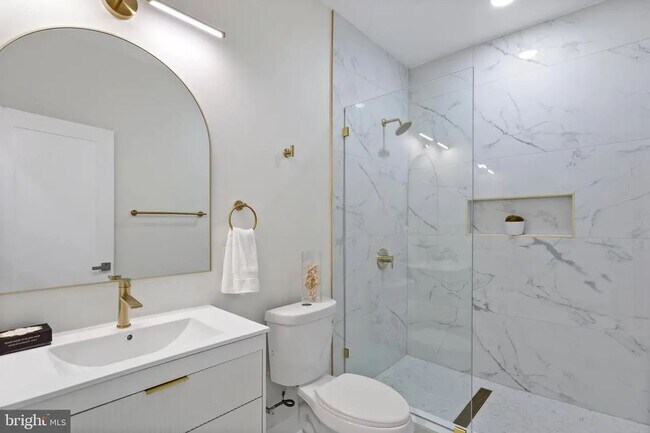 Building Photo - 116 Thomas St NW