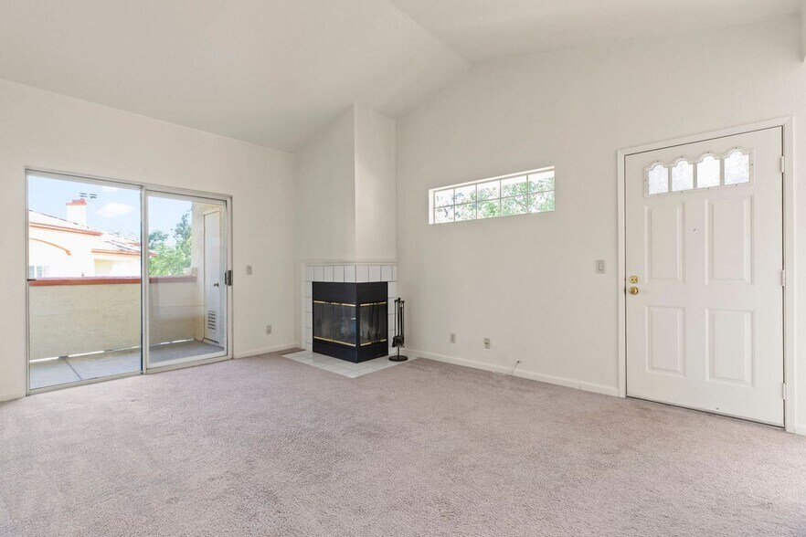 Building Photo - 6967 Stagecoach Dr