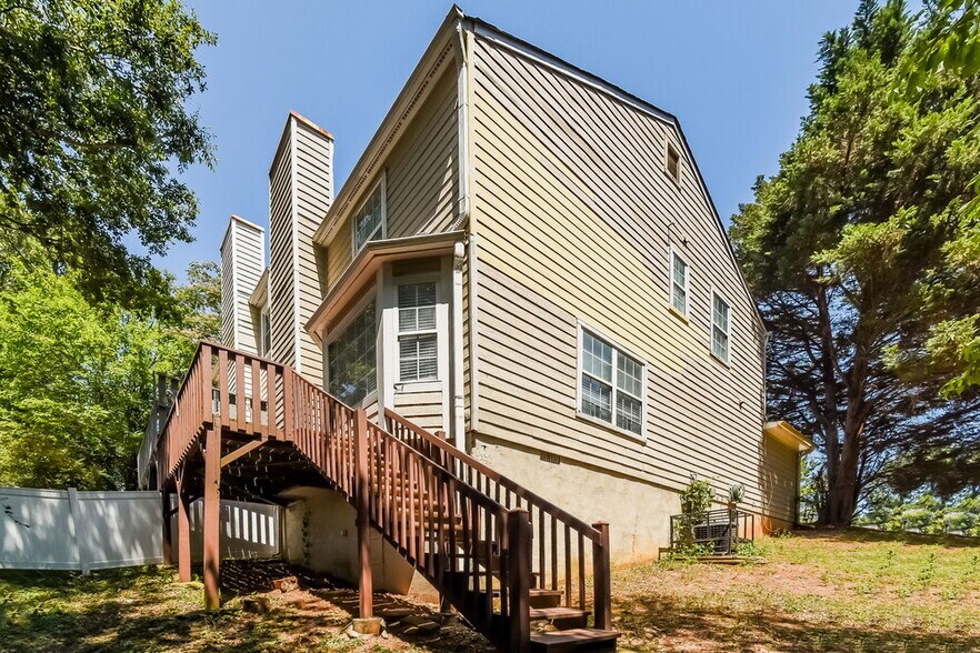 Building Photo - 1683 Barrington Overlook