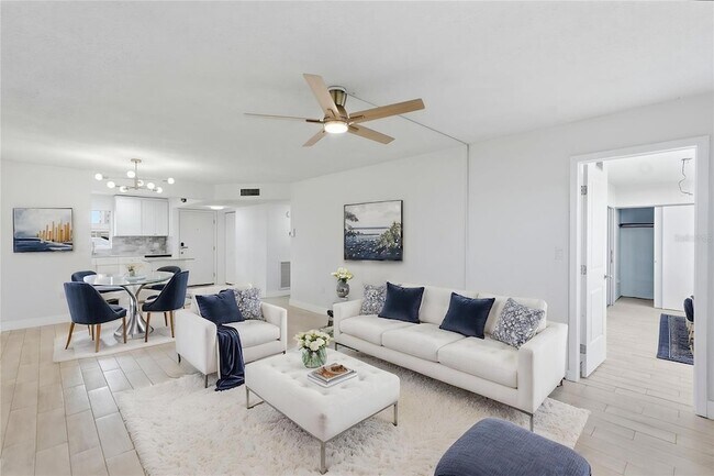 Building Photo - 4775 Cove Cir