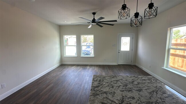 Building Photo - 3810 Hiford Dr