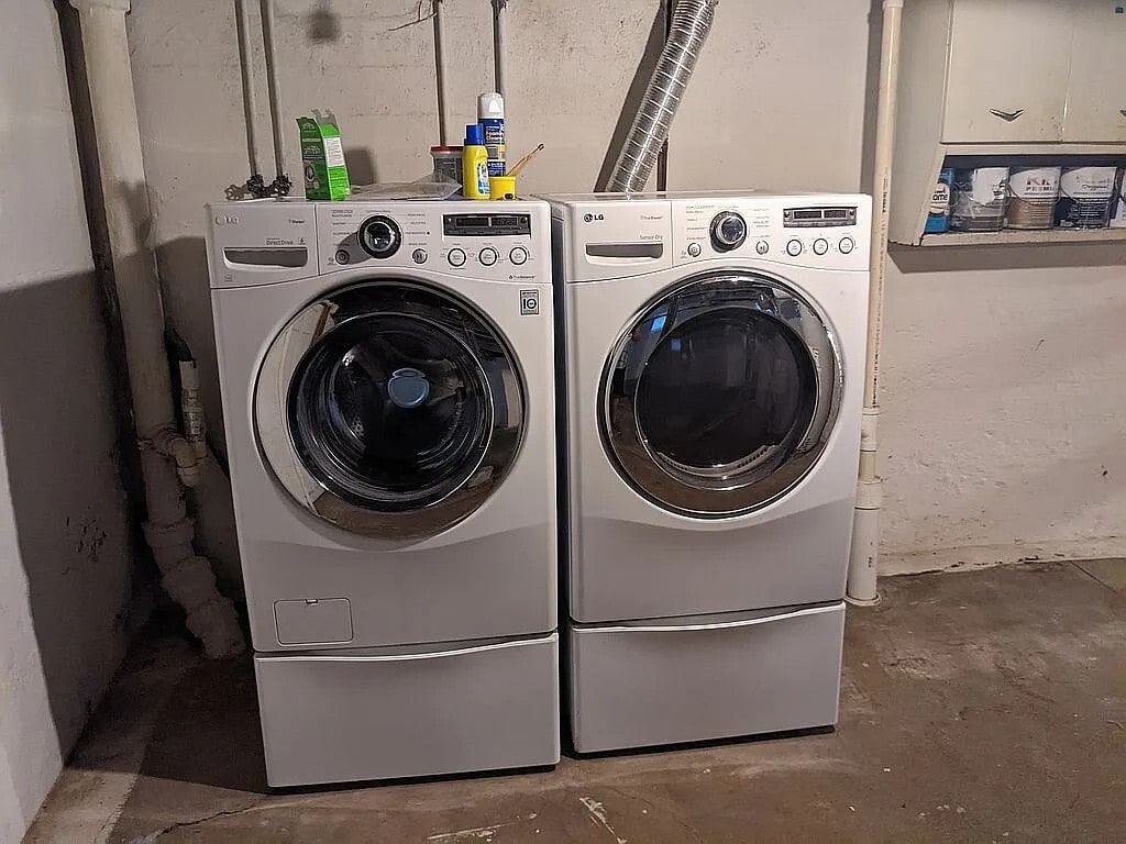 Washer & Dryer Available - 303 E 21st St