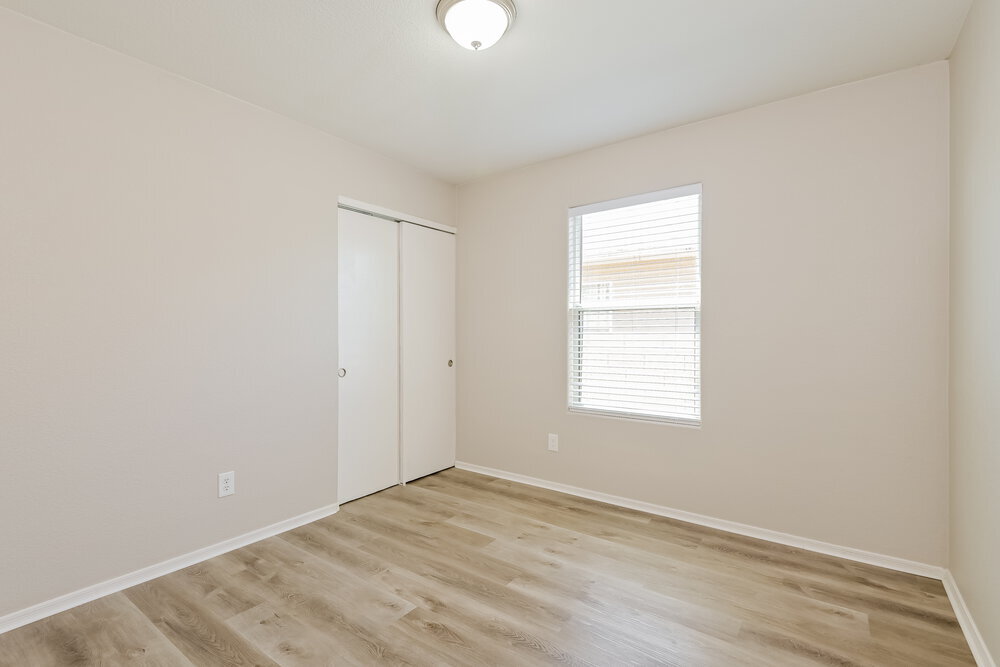 Building Photo - 6329 S Sunrise Valley Dr