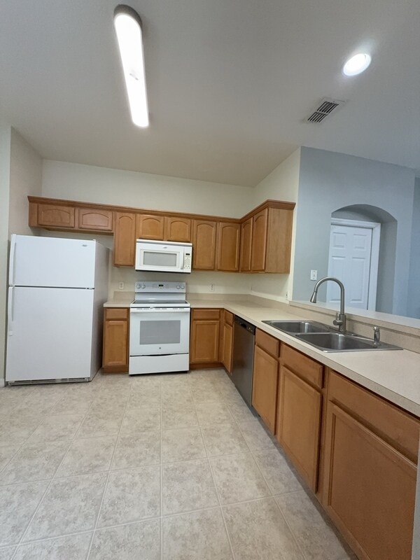 Building Photo - 9818 Fan Palm Way