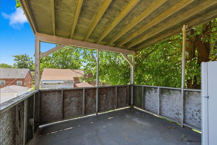 Building Photo - 3332 Aubert Ave