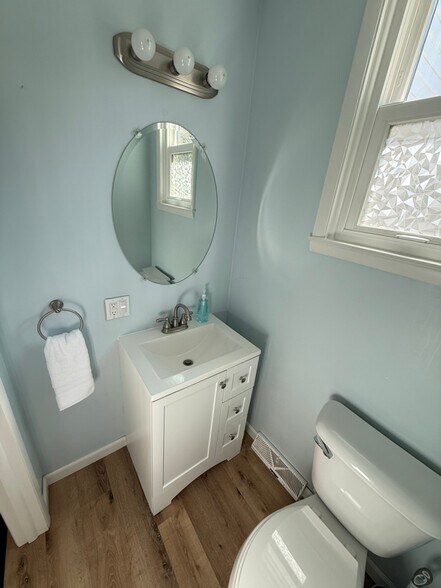 Building Photo - 1804 Storrs Ave