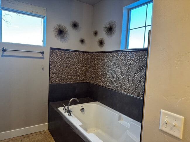 Building Photo - 13287 Alexis Dr