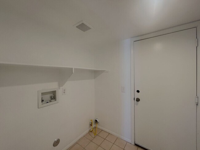 Building Photo - Available Now Palmdale 4 Bedroom + 3 Bathr...