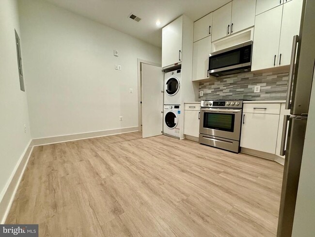 Building Photo - 256 15th St SE