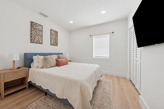 Building Photo - 125 NW 3rd Ave