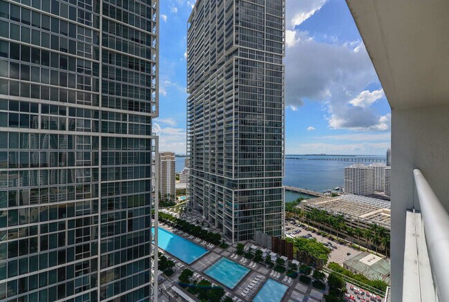 Building Photo - 485 Brickell Ave