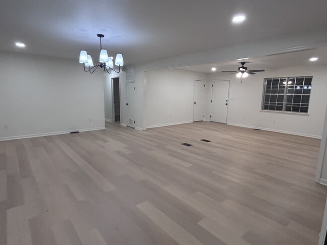 Building Photo - 103 Cottonwood Ave