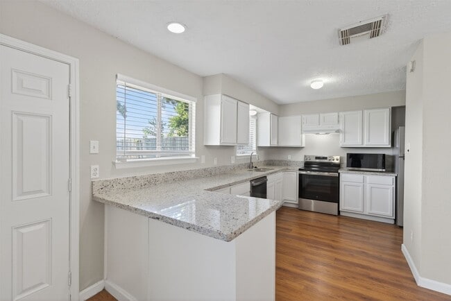 Building Photo - 9906 Rocky Hollow Rd