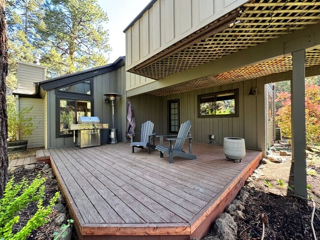 Building Photo - FOR RENT: FURNISHED LONG-TERM EXTREMELY CO...