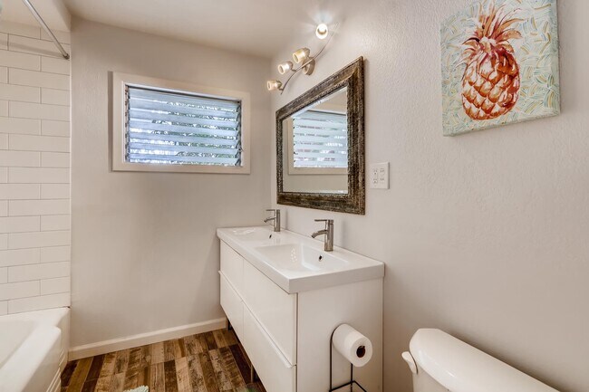 Building Photo - !!!MOVE IN SPECIAL - 50% off !!! Upgraded ...