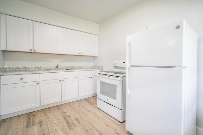 Building Photo - 437 NE 82nd St