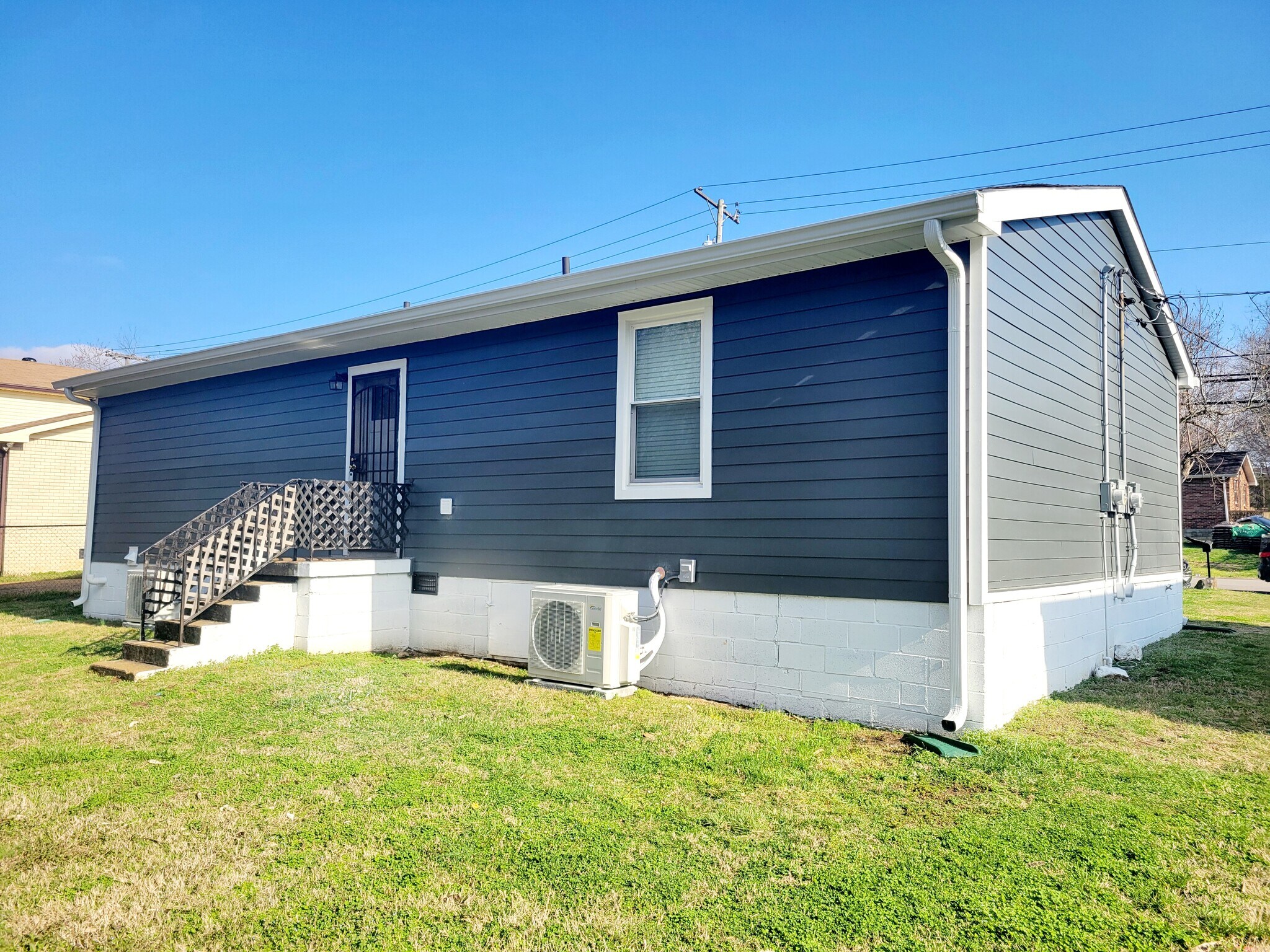 Building Photo - 640 Rowan Dr