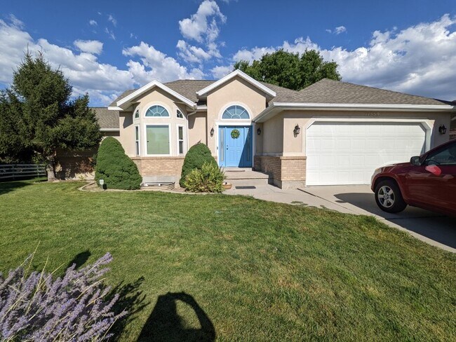 Building Photo - 11559 Thoroughbred Dr
