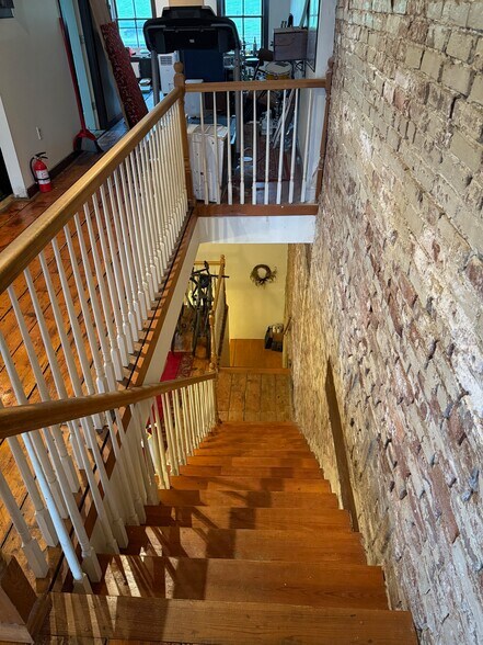 Building Photo - 12 Front St