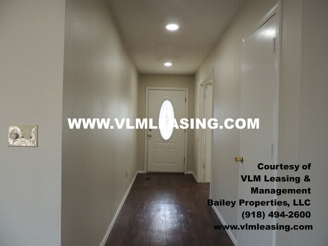 Building Photo - 404 W Vicksburg St