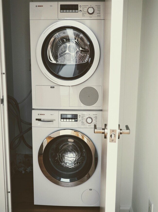 Building Photo - 50 Dey St