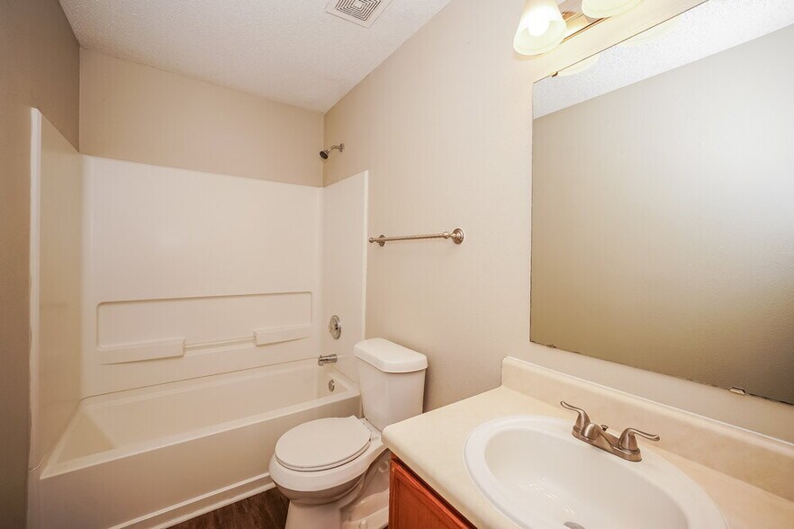 Building Photo - 1572 Matthew Allen Cir