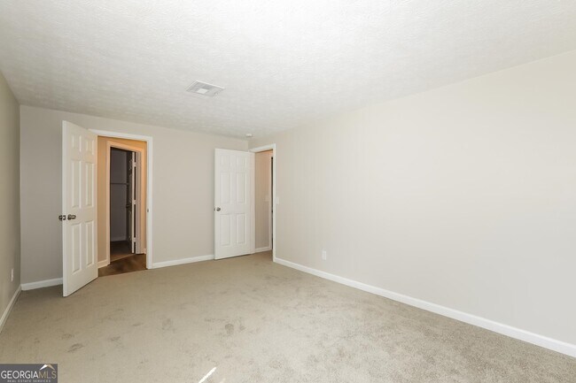 Building Photo - 694 Stoneside Dr