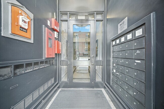 Building Photo - 567 Tremont St