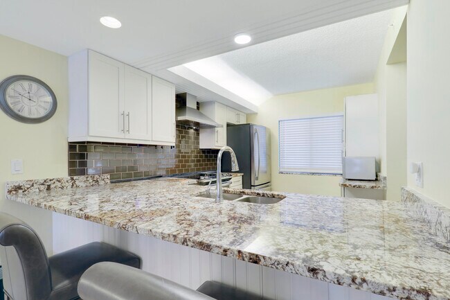 Building Photo - 1301 Seafarer Cir