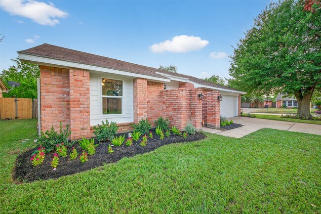 Building Photo - 19543 Quiet Brook Dr