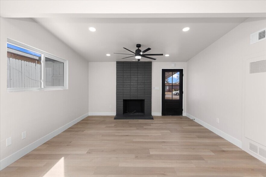 Building Photo - 9255 Fairlawn St