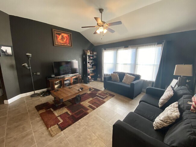 Building Photo - 836 Olive Ln