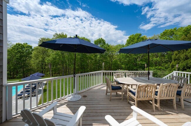 Building Photo - 6 Little Ct