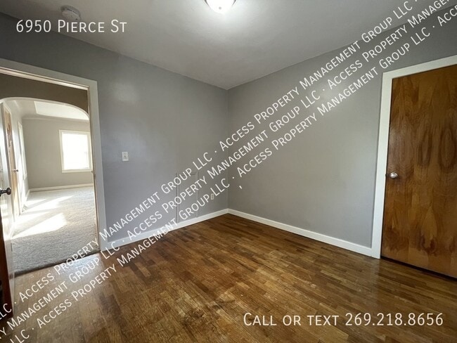 Building Photo - 6950 Pierce St