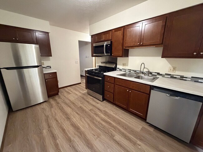 Building Photo - 517-E S Silverwood Lane