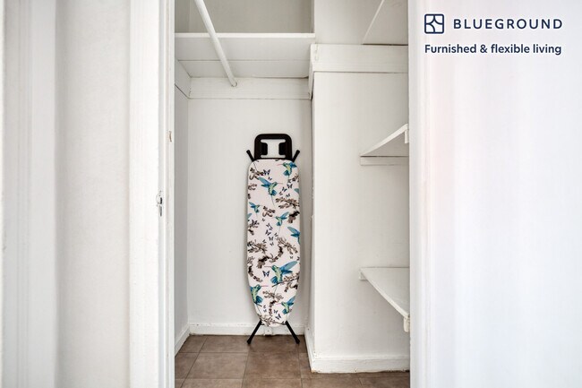 Building Photo - 150 E 39th St