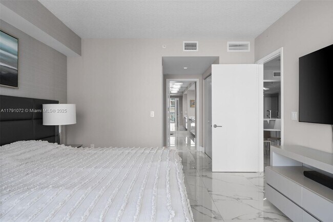 Building Photo - 300 Sunny Isles Blvd