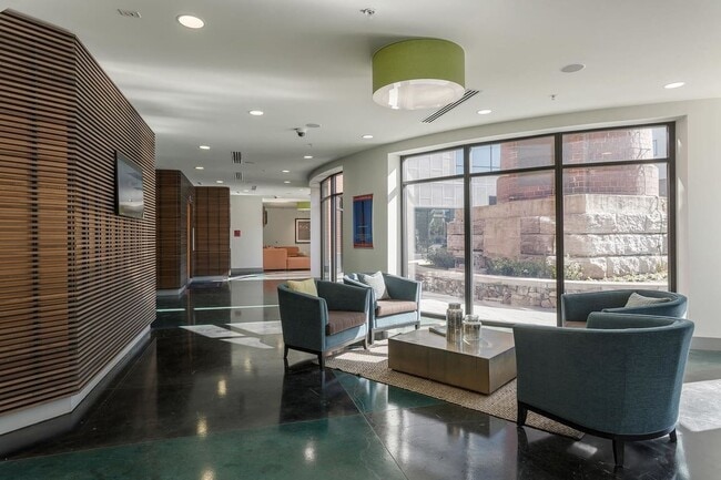 Building Photo - 33 Peabody St