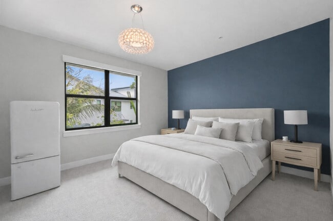 Building Photo - 625 NE 22nd Dr