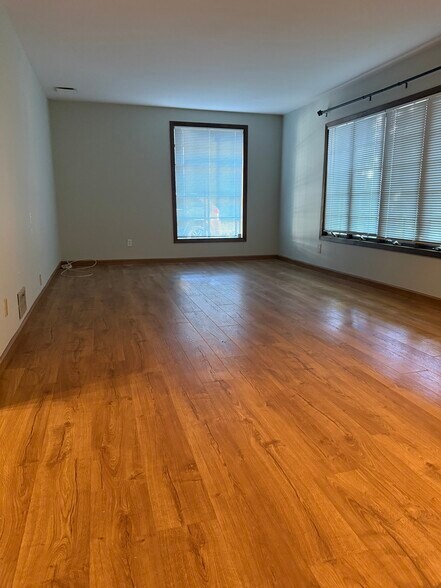 LARGE LIVING ROOM - 169 Brooksite Dr