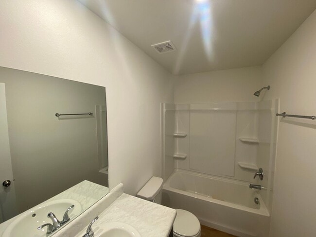 Building Photo - 4 Bedroom, 2 Bathroom home in Valley View School District!