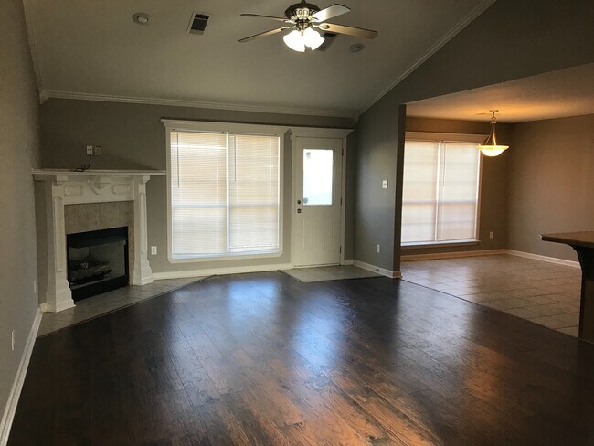 Building Photo - 2114 Richland Park Dr